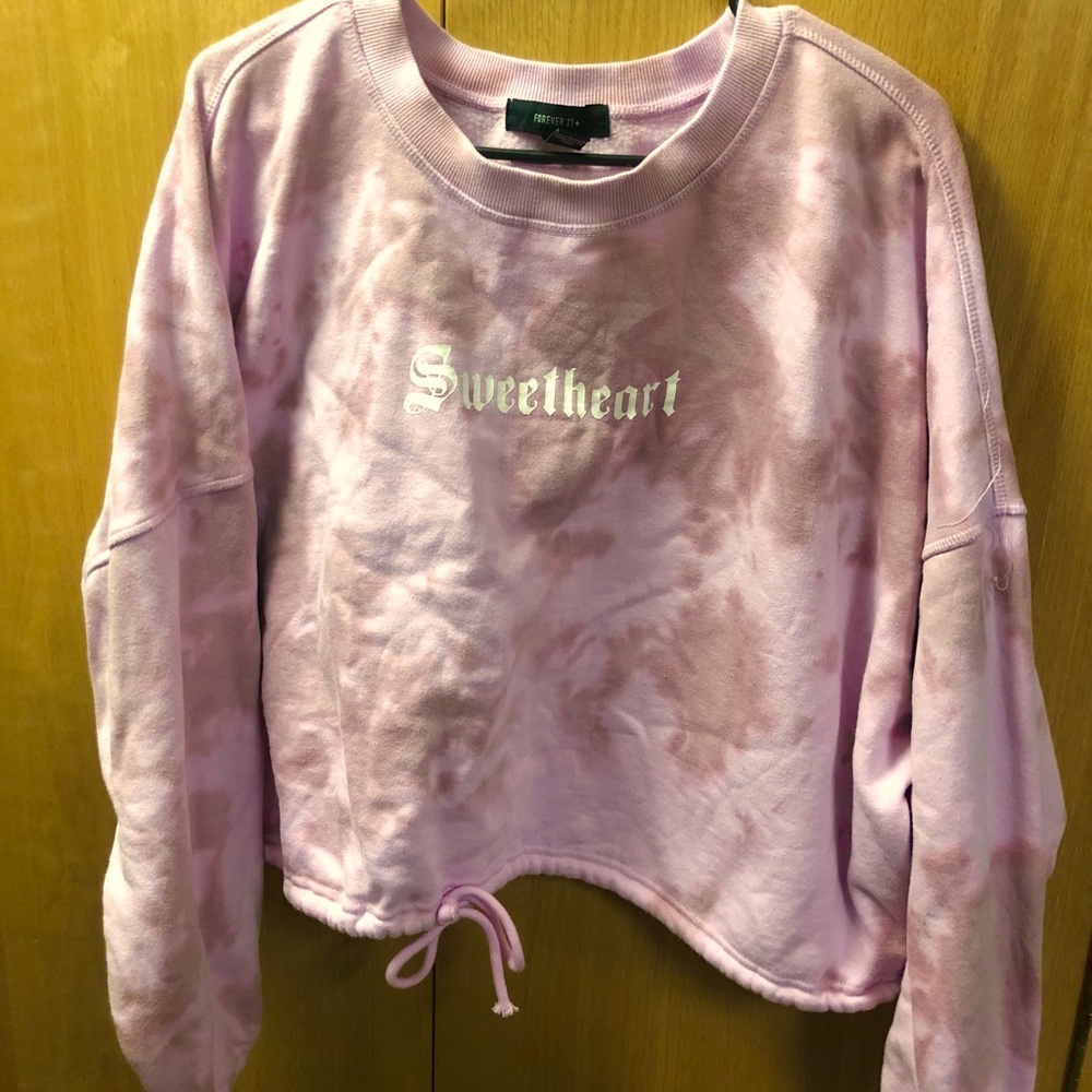 It’s a cute cropped sweater by forever 21+